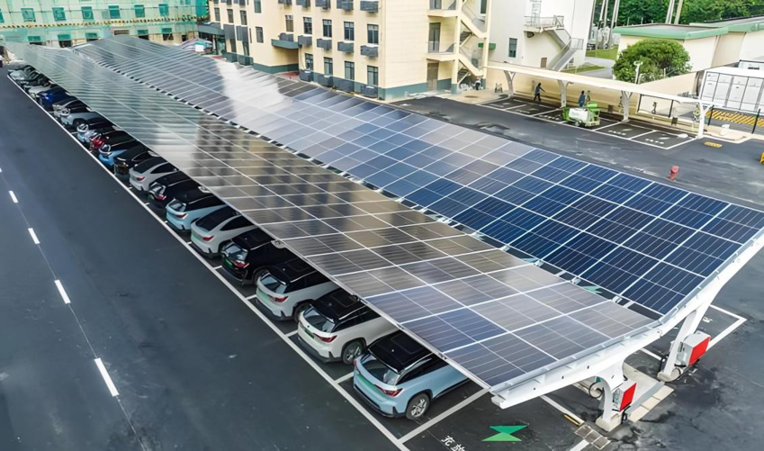 Impianto fotovoltaico e parcheggio con generazione solare